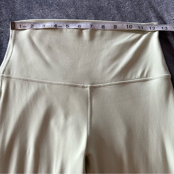 Lululemon Align cropped high-rise leggings - 23" Light Yellow Green - Picture 6 of 12